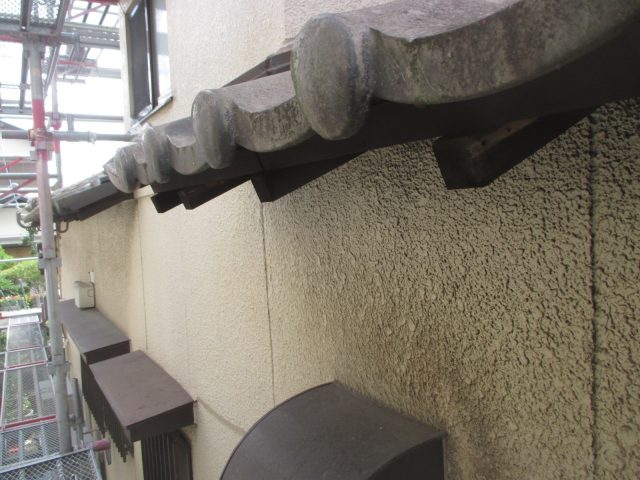 姫路市で軒樋および破損部分竪樋の取り外し